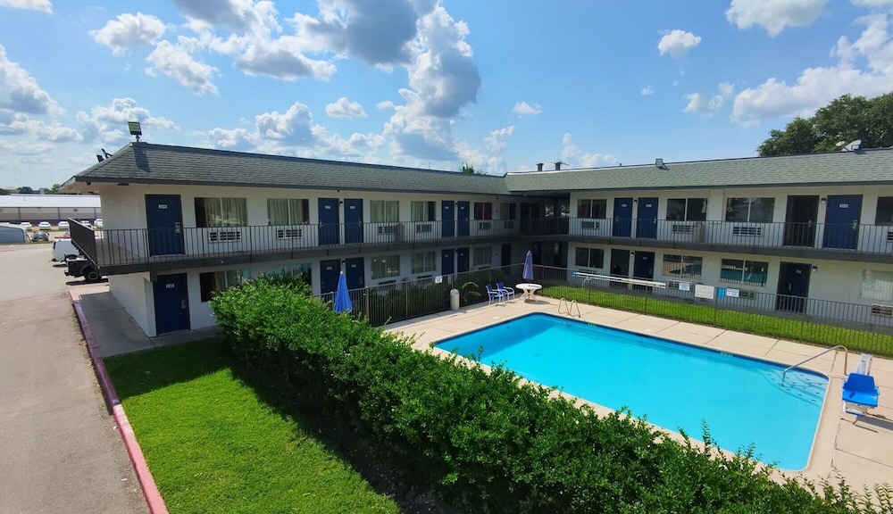 Motel6 Conroe, TX 51/63