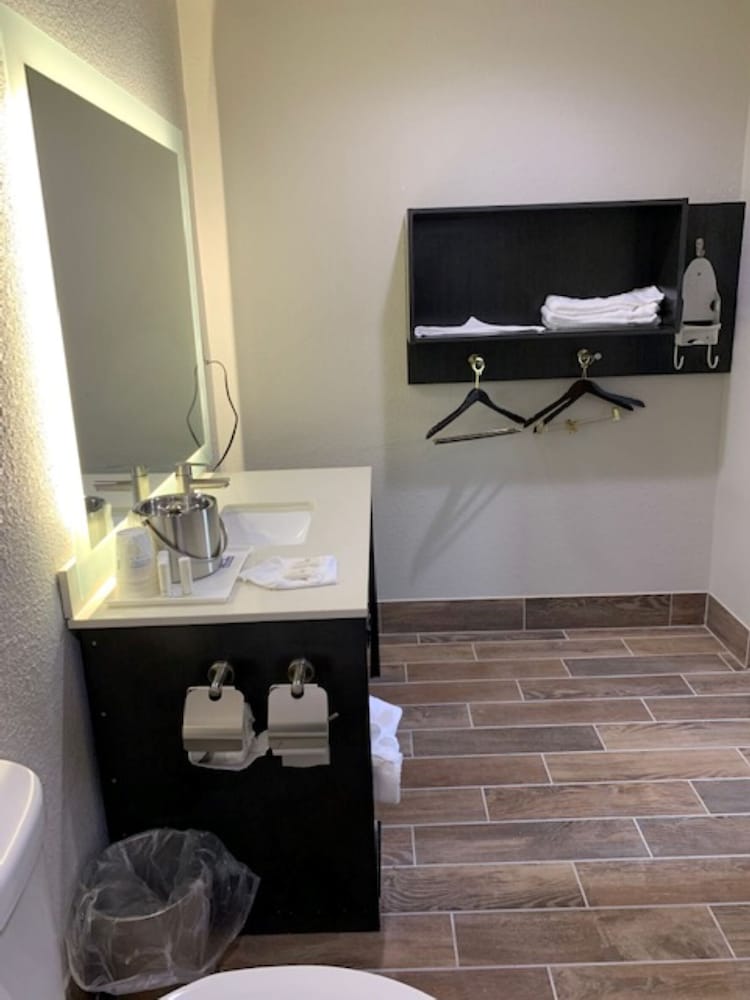 Days Inn by Wyndham Bellville Mansfield 16/30