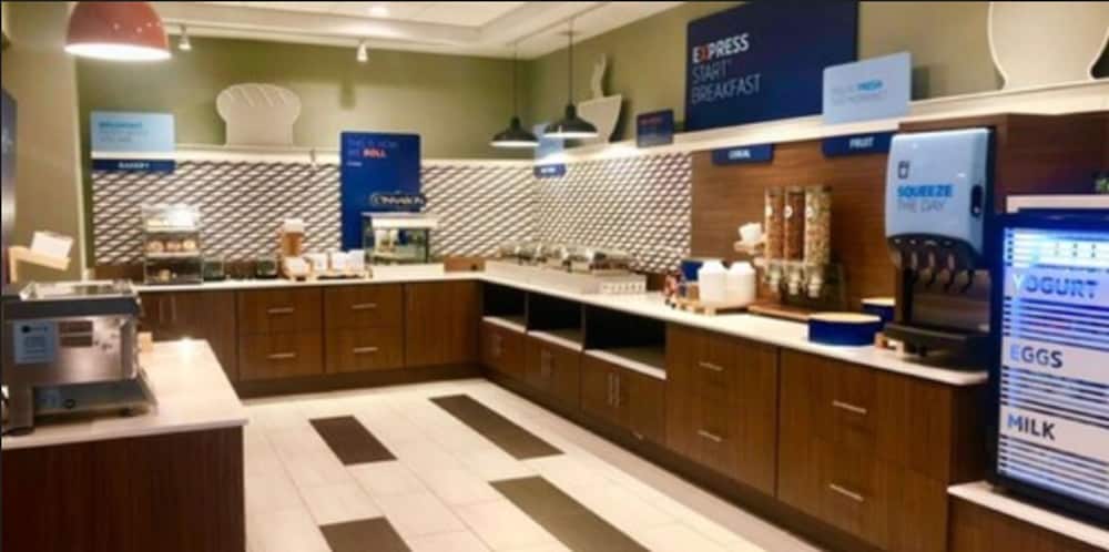 Holiday Inn Express Macon North 4/69