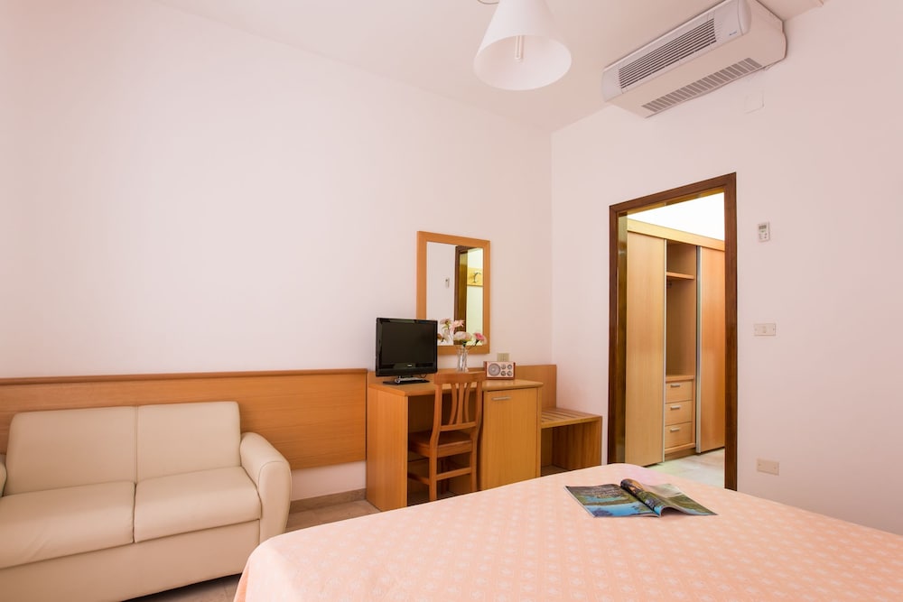Hotel Mediterraneo 12/56