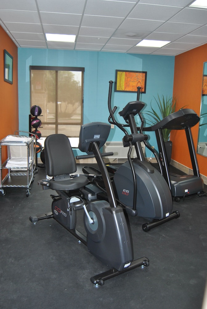 Days Inn & Suites by Wyndham San Antonio near Frost Bank Ctr 21/42