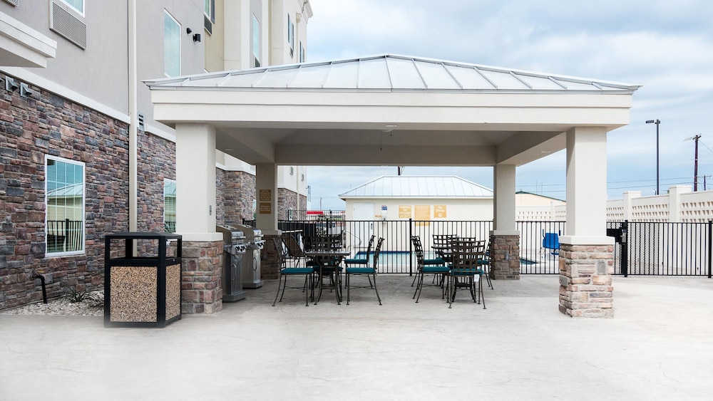 Candlewood Suites Waco 42/58