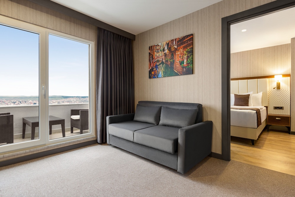 Operla Airport Hotels, Trademark Collection by Wyndham 47/62