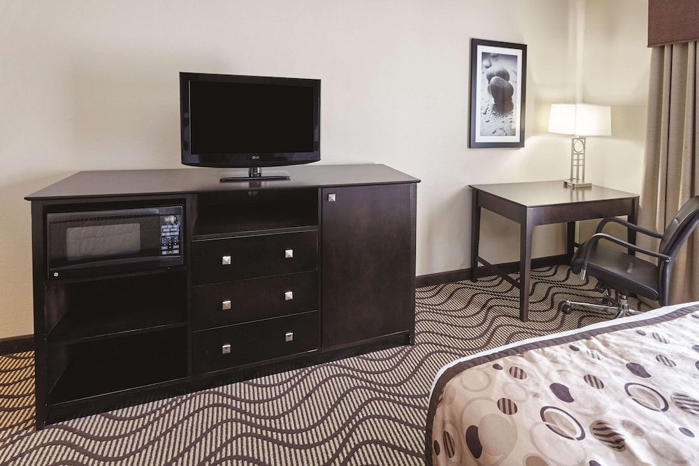 La Quinta Inn & Suites by Wyndham South Bend 50/57