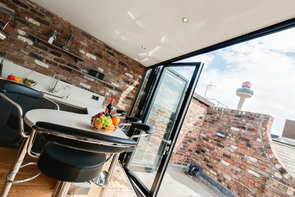 Base Serviced Apartments - Sir Thomas Street 30/57