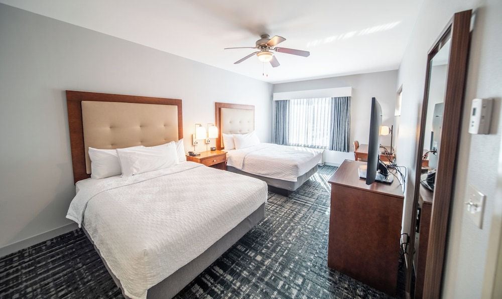 2 Bedrooms, Suite, King Bed, 2 Queen Beds, Sofa