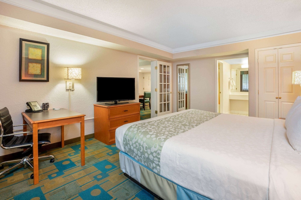 La Quinta Inn & Suites by Wyndham Seattle Sea-Tac Airport 19/48
