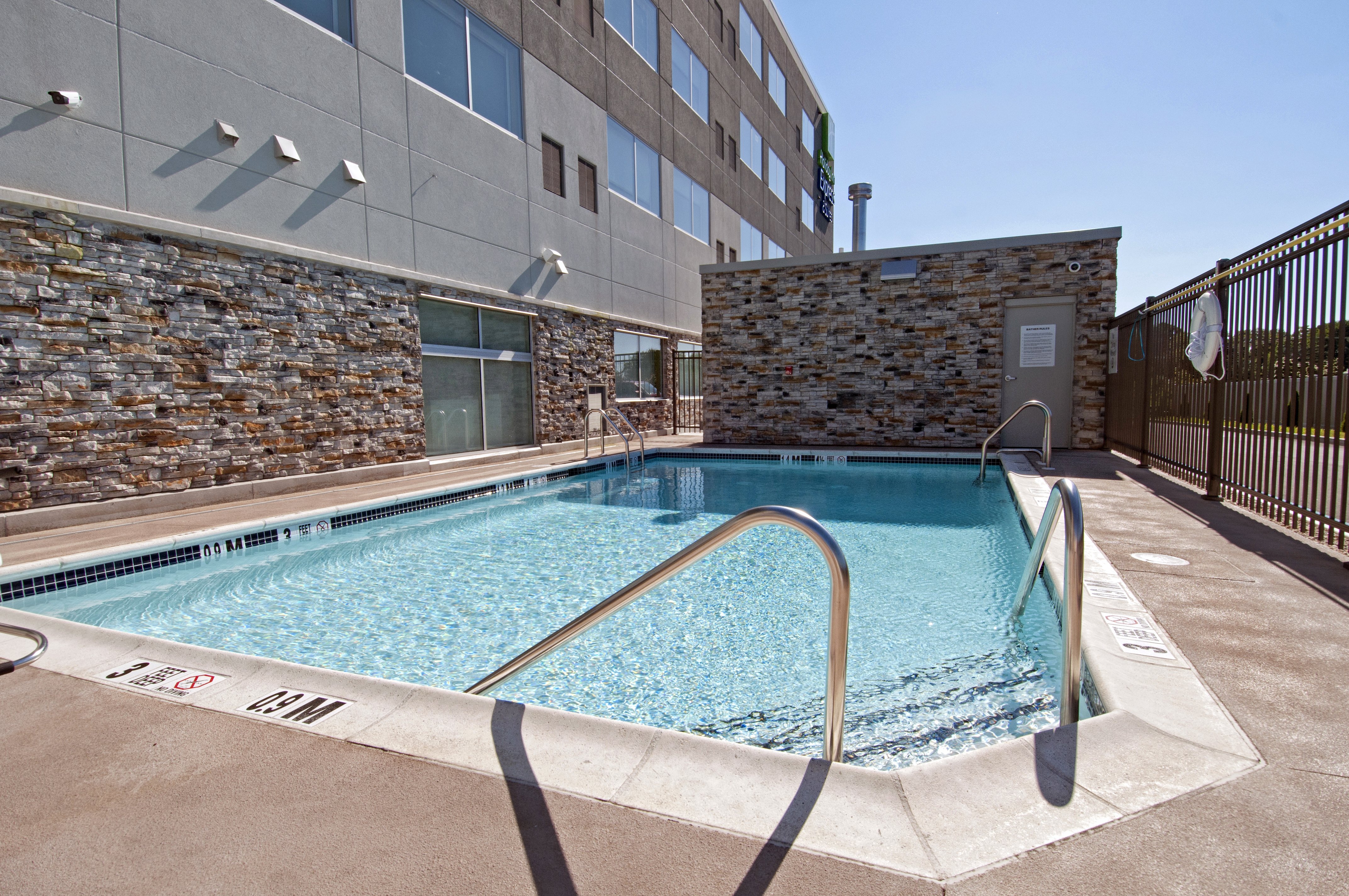 Holiday Inn Express & Suites Johnstown 27/60