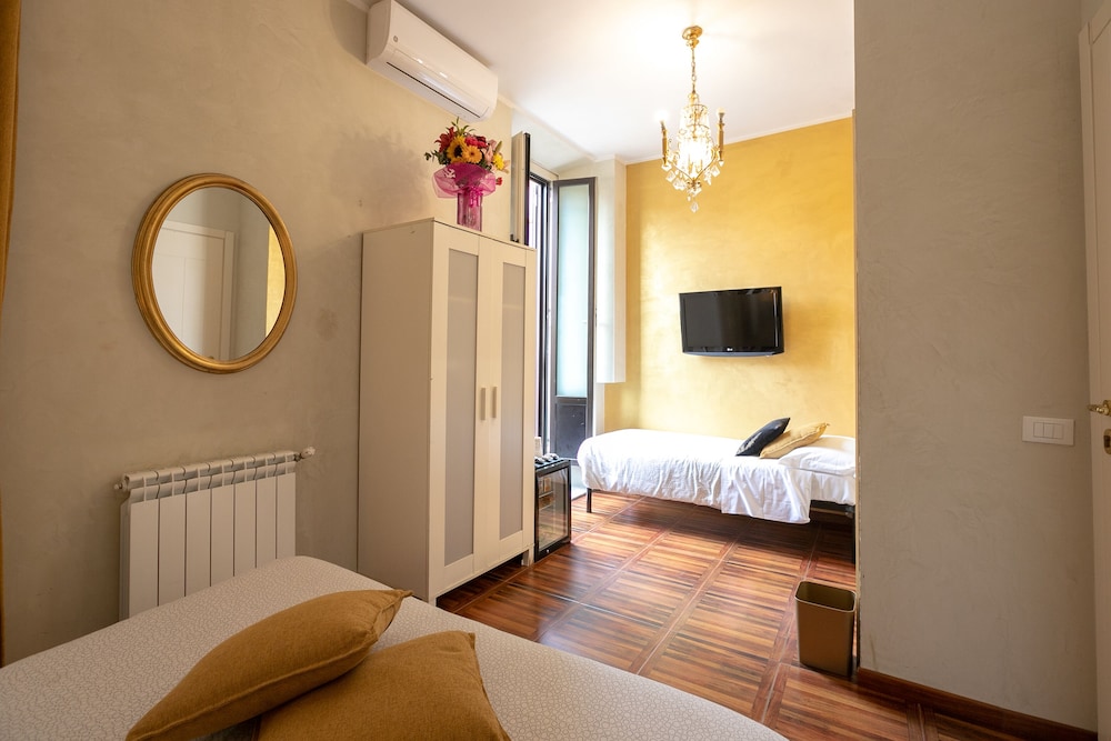 Golden Rooms 30/48