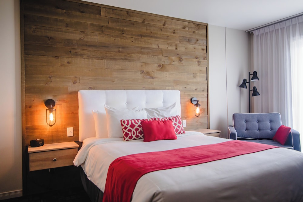 Signature, Pavilion, Queen Bed, Sea View