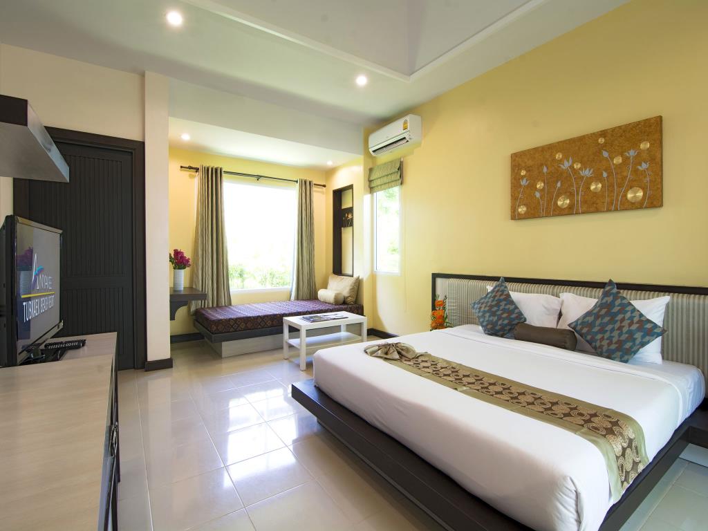 1 BEDROOM JACUZZI SUITE