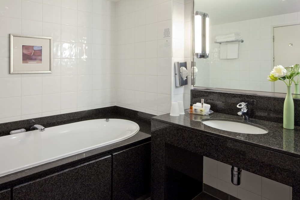 HOLIDAY INN MAIDENHEAD-WINDSOR 49/50