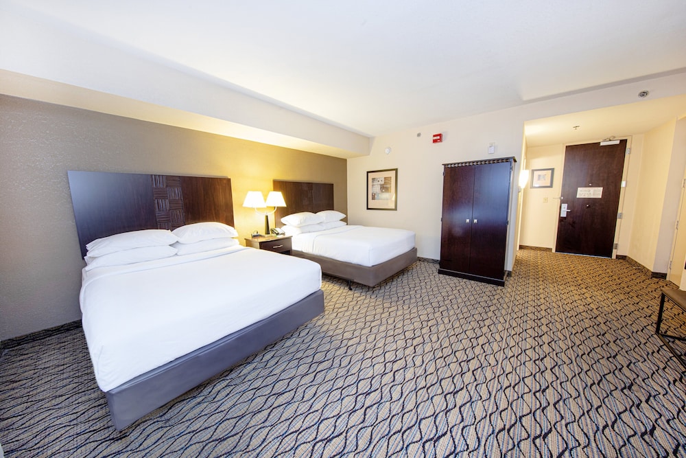 Holiday Inn St Louis Arpt West Earth City 21/76