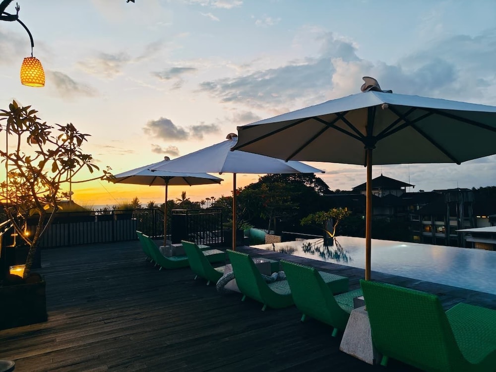 Palette Legian Beach 25/50