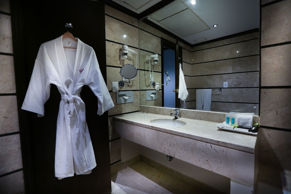 Hawthorn Suites By Wyndham Al Khobar 7/43