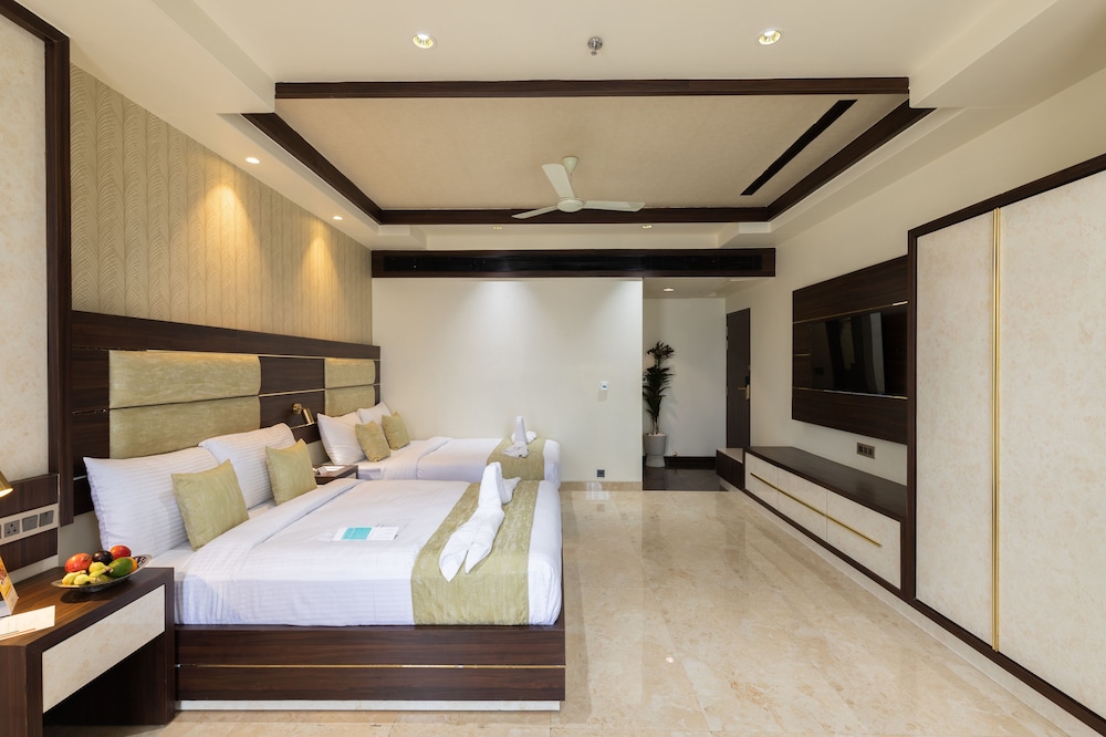 ROYAL, SUITE