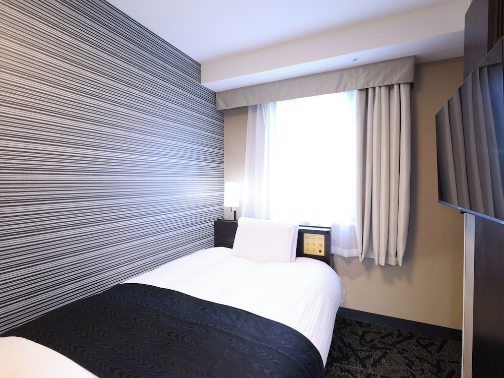 ROOM, SINGLE