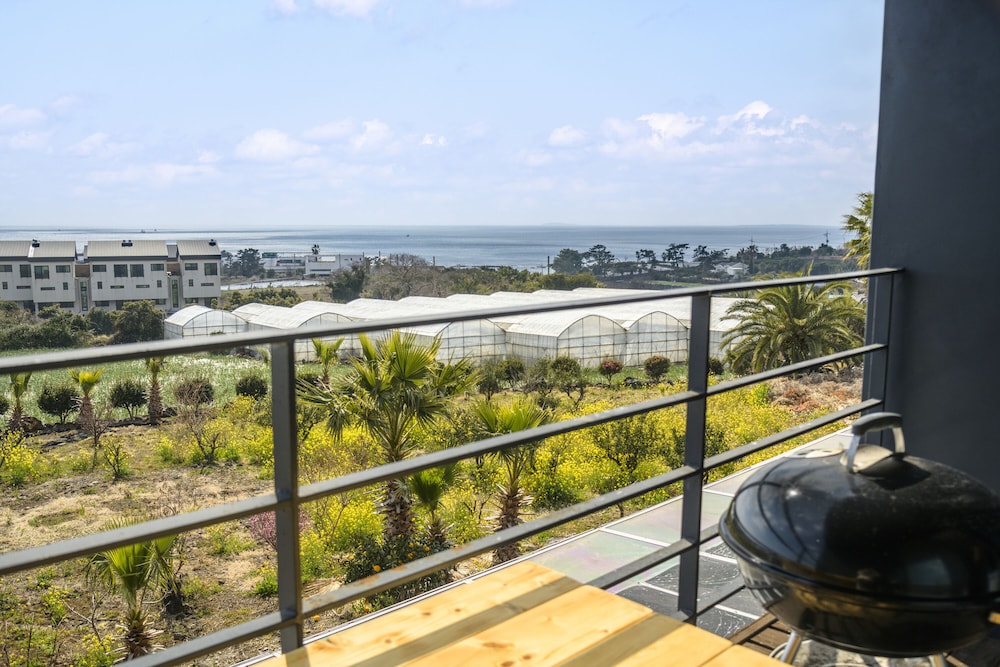 IRO Jeju 60/66