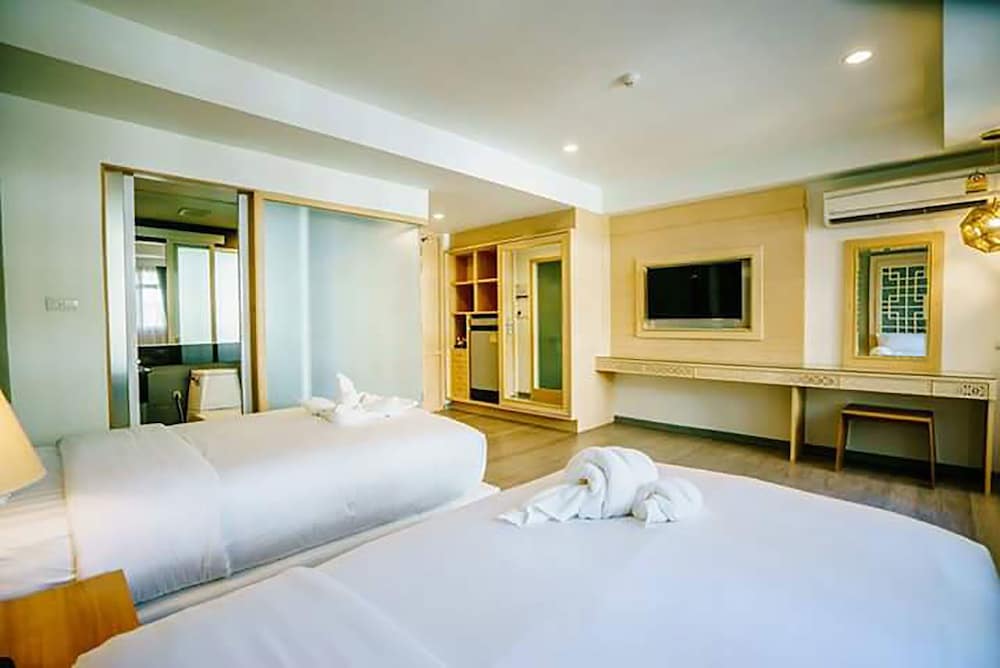 DELUXE, TWIN BEDS