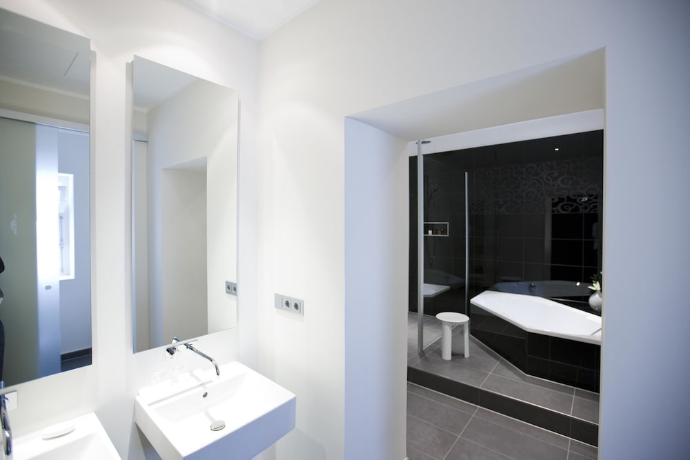 HOTEL GRAFRATHER HOF 47/49