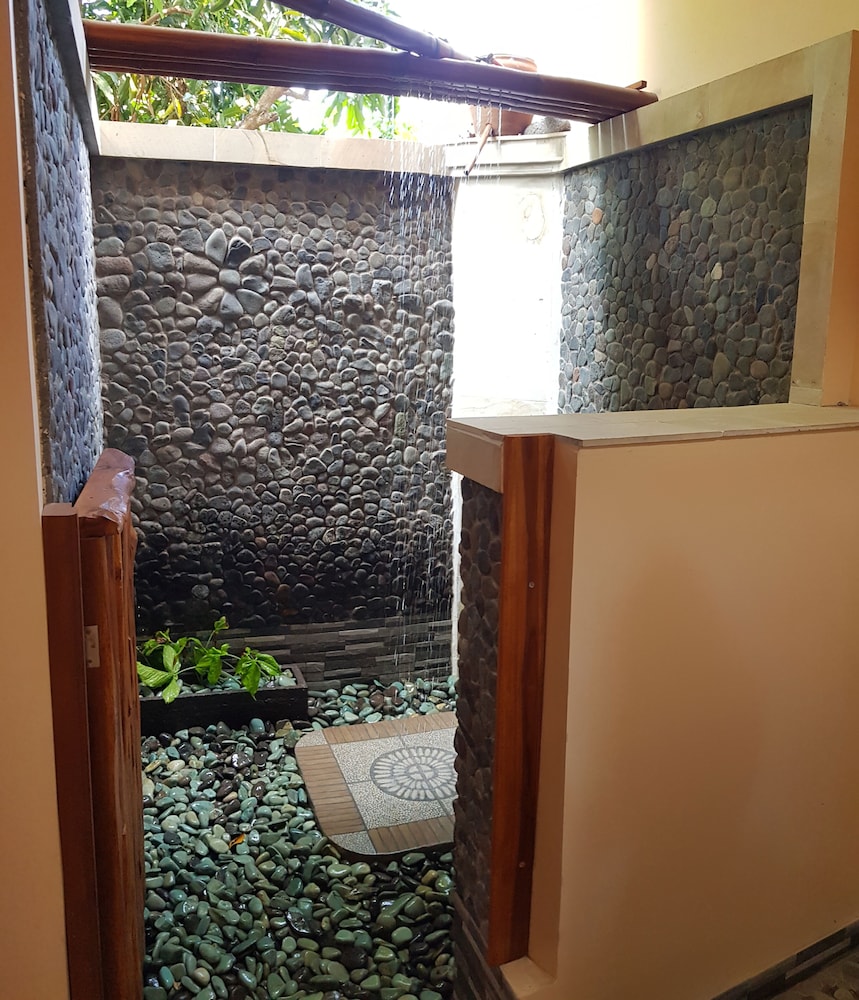 Mango Tree Inn 6/47