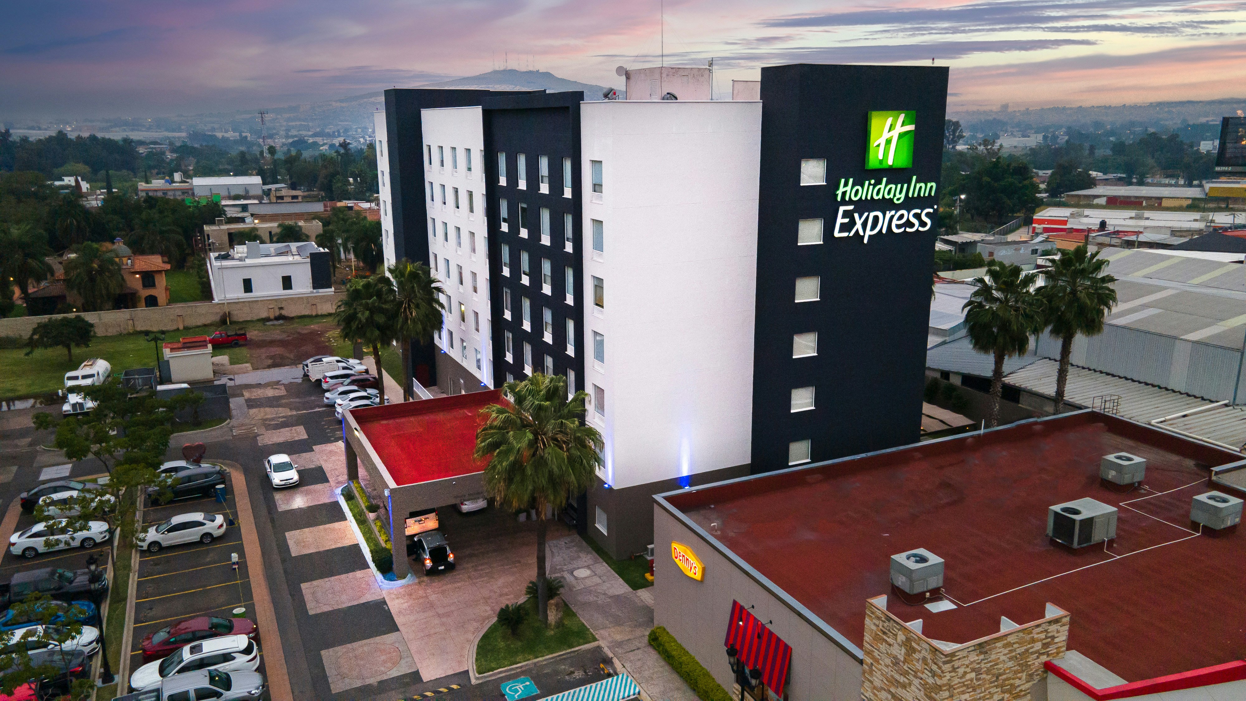 Holiday Inn Express Guadalajara Aeropuerto an IHG Hotel 13/58