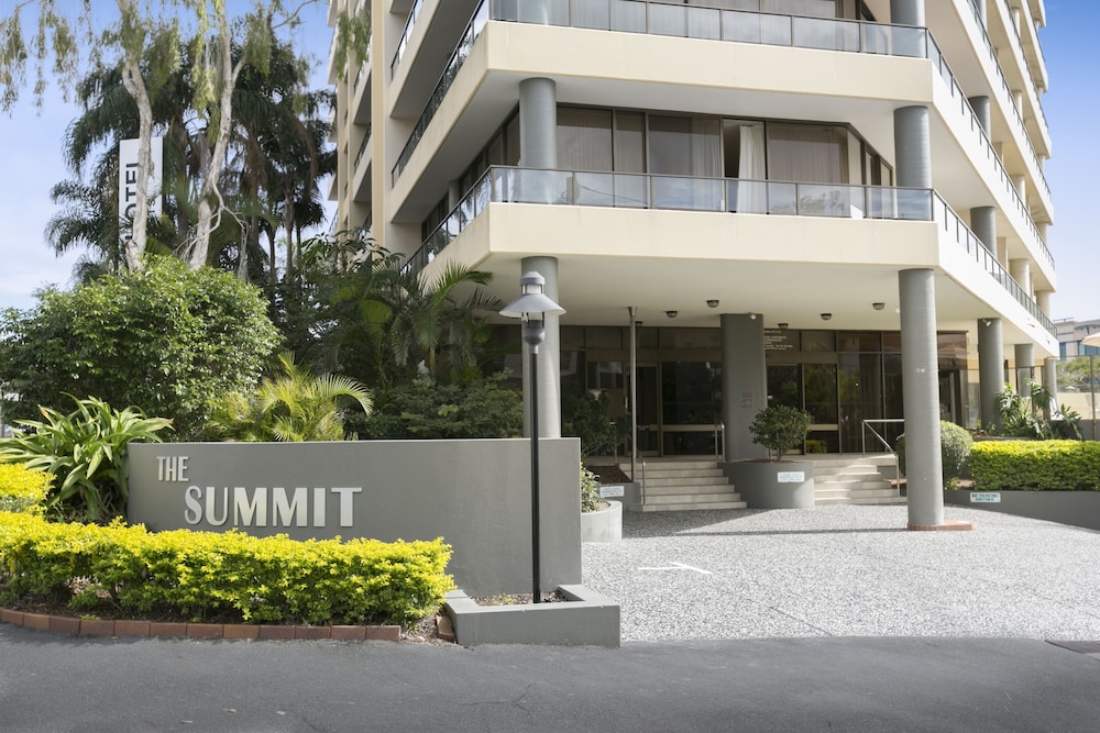 The Summit Apartments 3/67