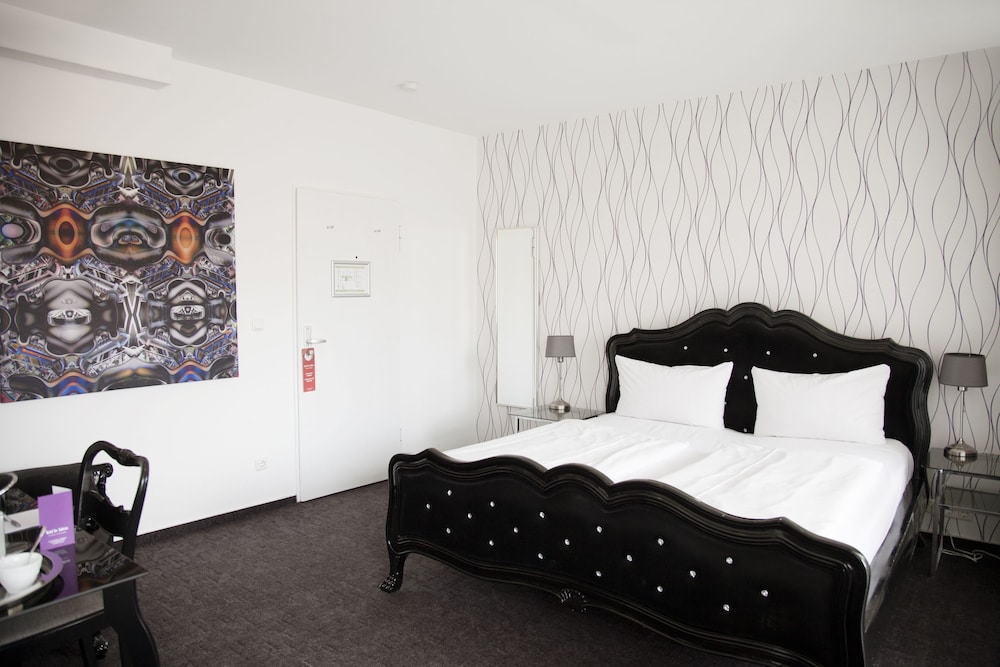 Hotel Les Nations 26/77
