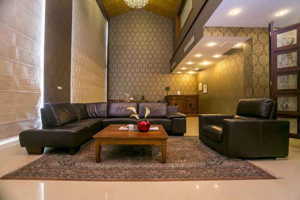 Lagos Oriental Hotel 48/74