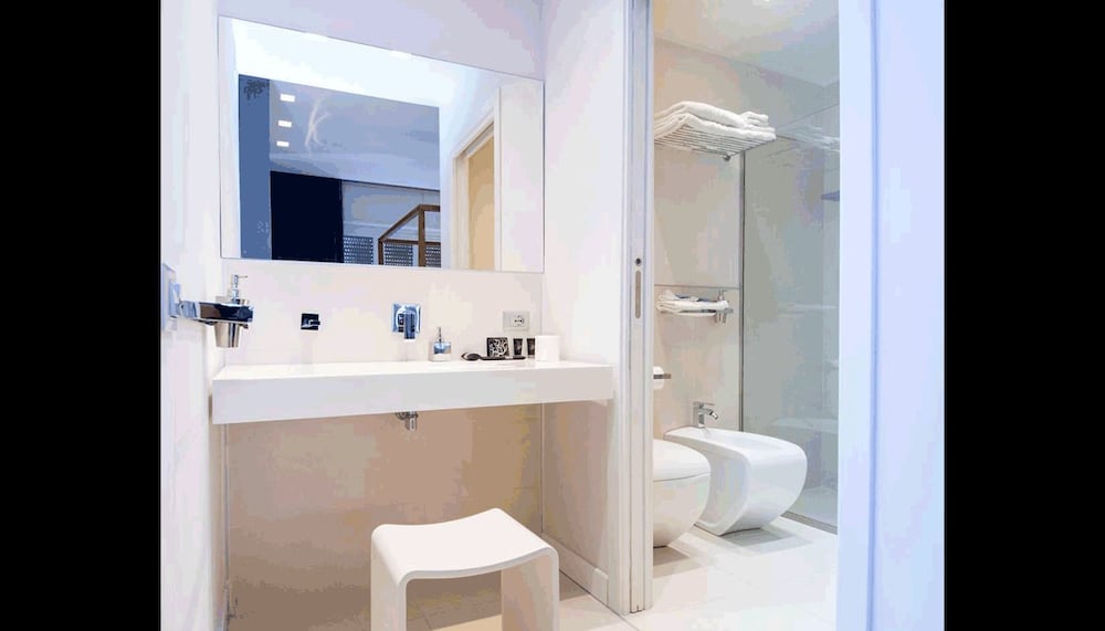 Suite 136 Luxury Rooms 45/50