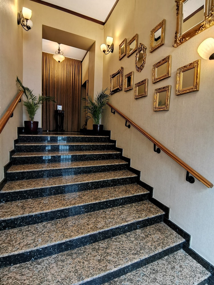 Hotel Carol 4/42