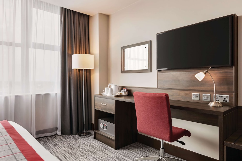 Ramada by Wyndham Leeds East 27/47