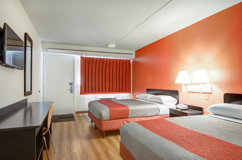 Motel6 Springfield, MO - North 17/56