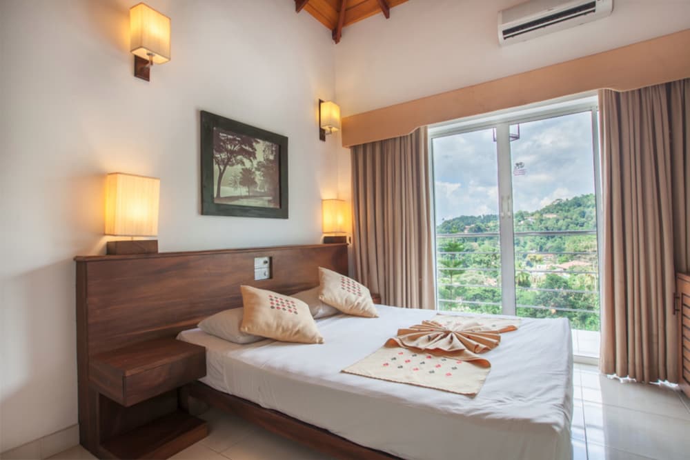 Senani Hotel 11/37