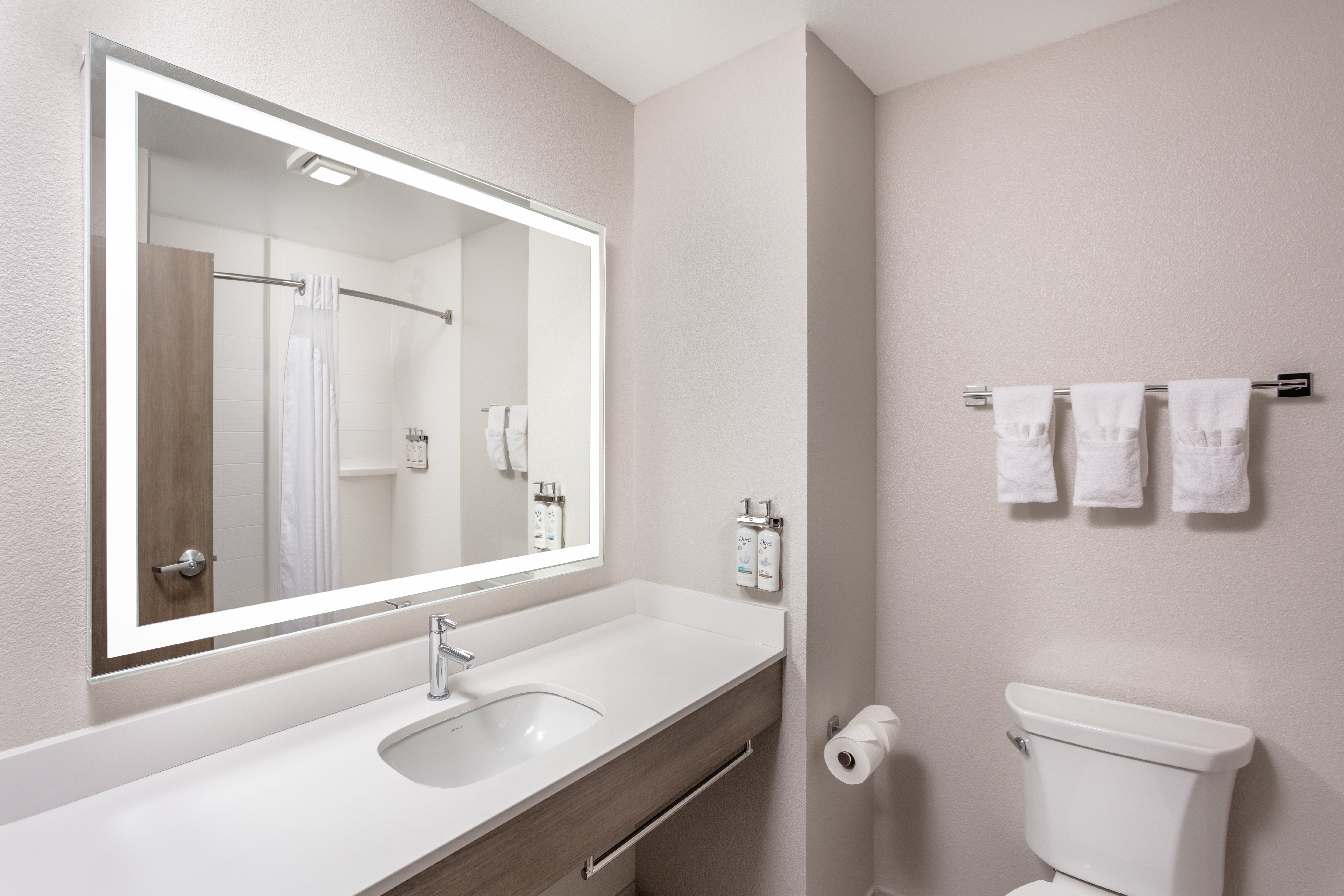 Holiday Inn Express Kearney 70/72