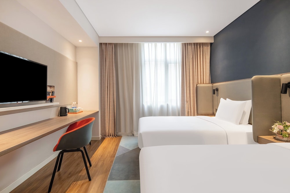 Holiday Inn Express Shanghai Hongqiao North 33/70