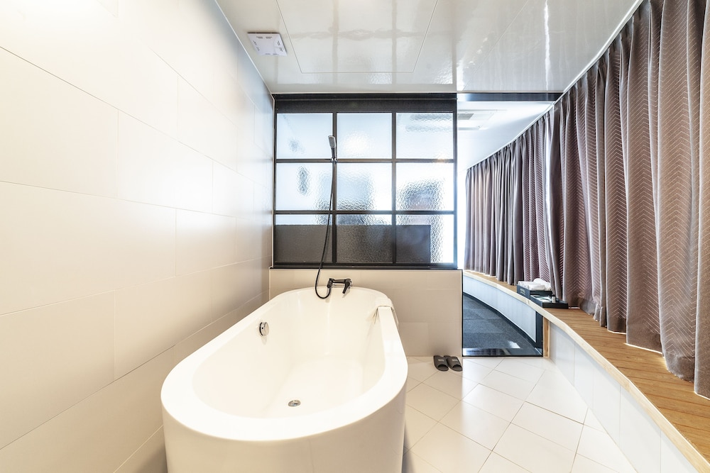 Gangneung Tourist Hotel 58/60