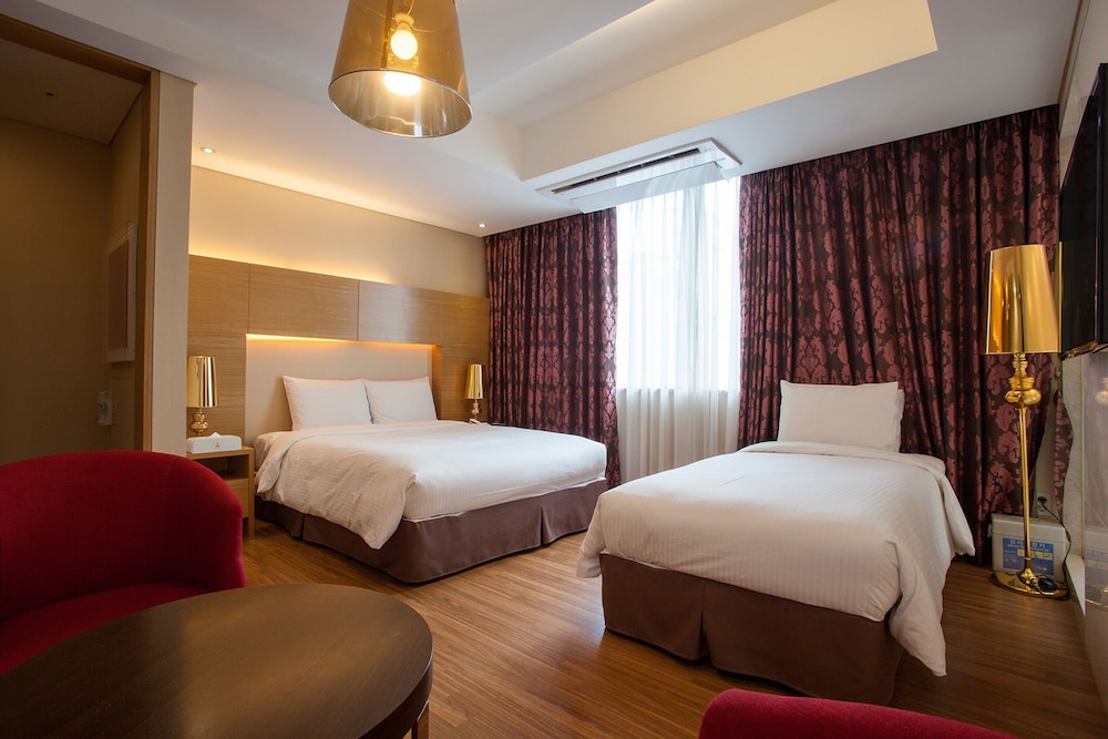 Pharos Hotel 21/68