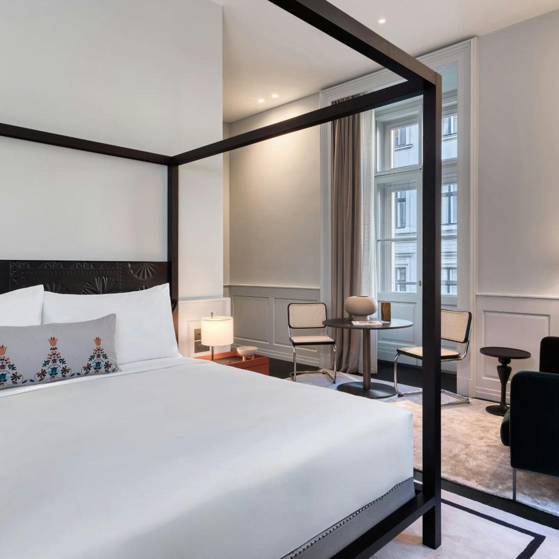 Heritage, Superior, King Bed, Street View