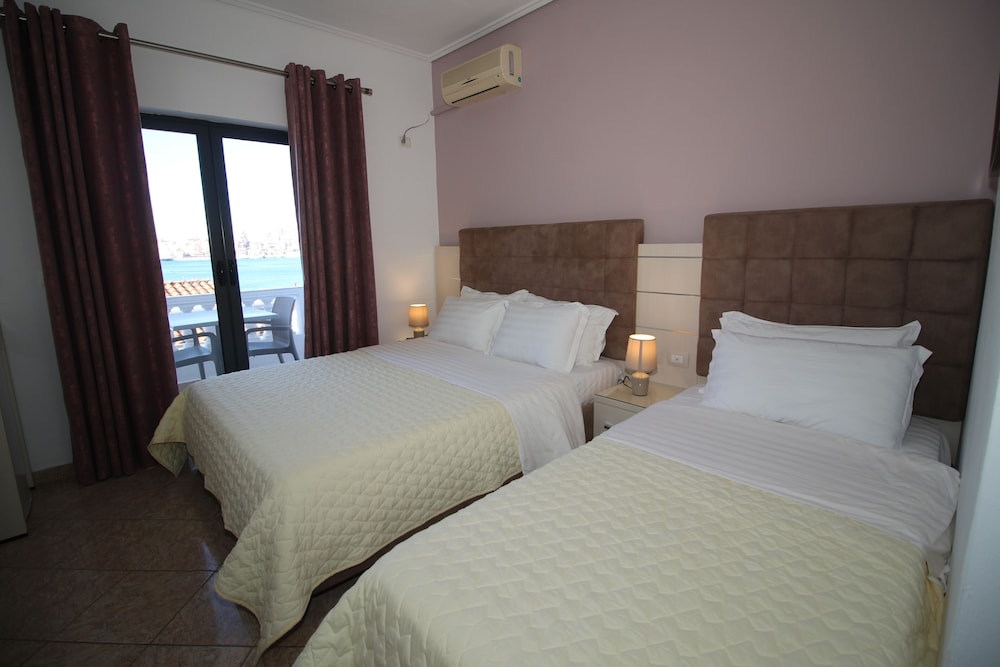 Hotel Julia 4/33