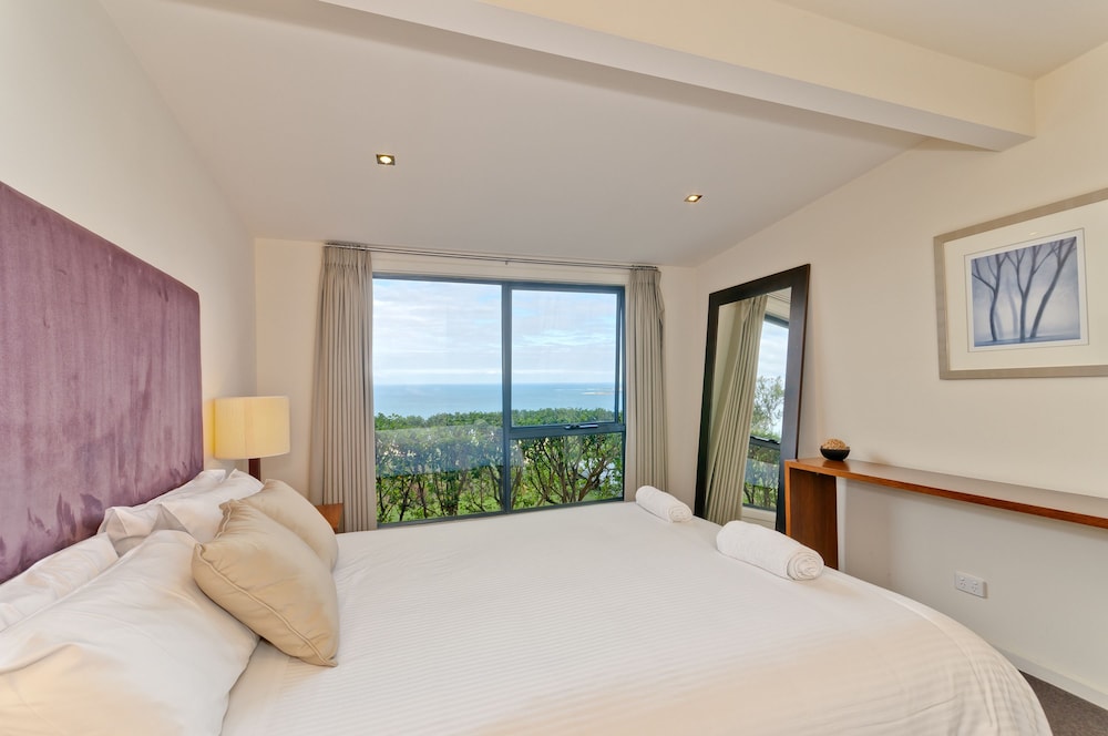 BEACON POINT OCEAN VIEW VILLAS 15/70