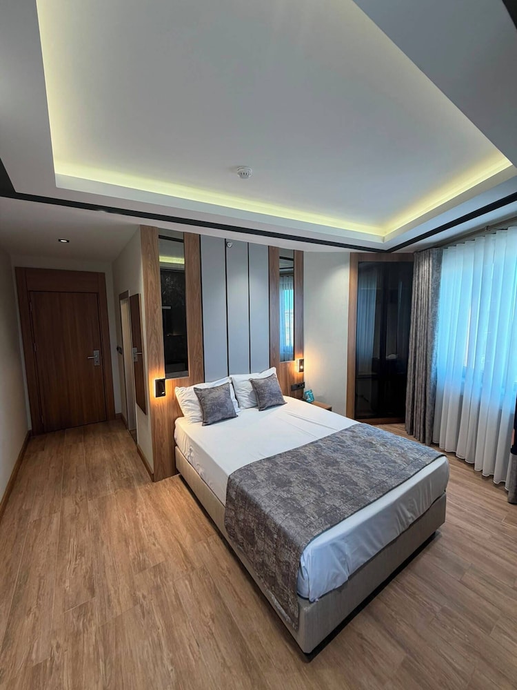 Nil Hotel 13/30