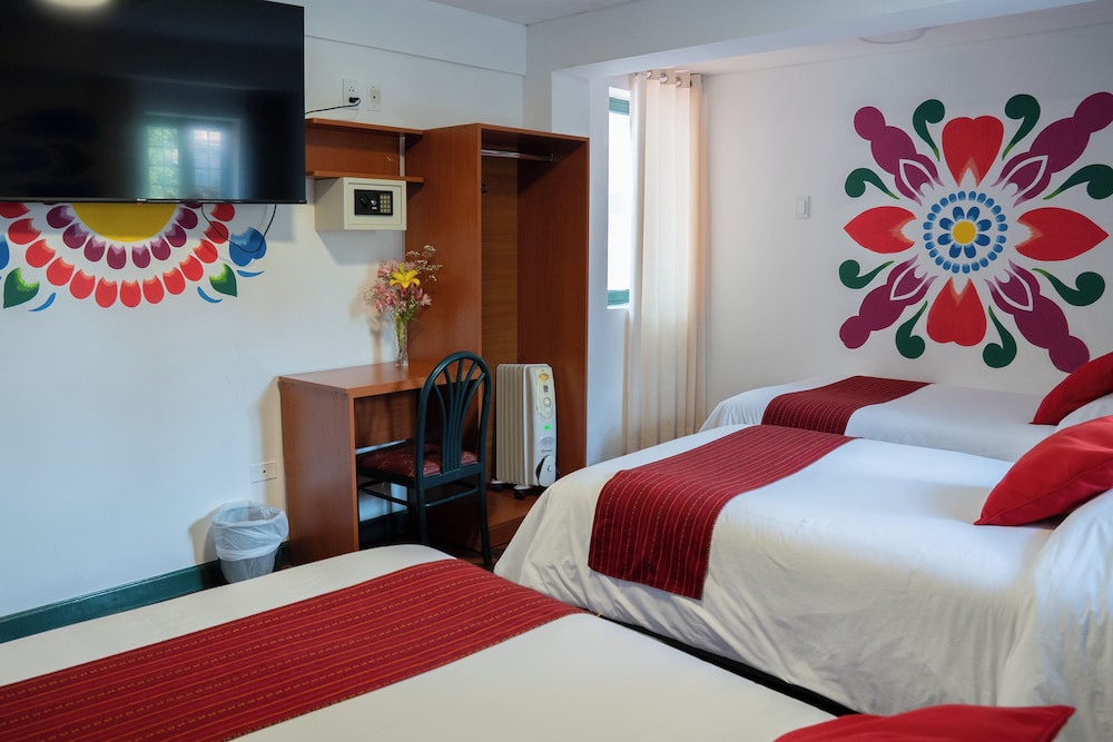 Room, Triple, Double and Twin Beds, Cusco Plaza Nazarenas 5/10