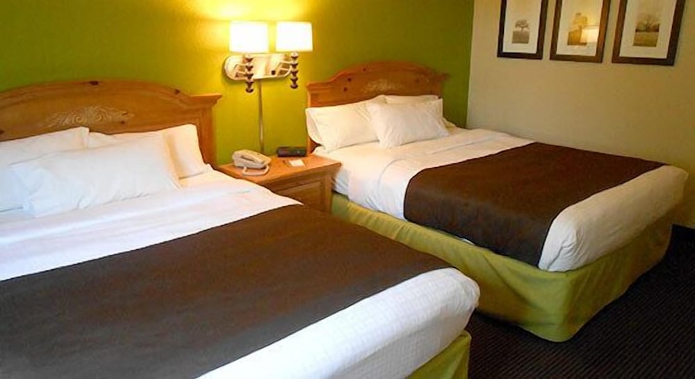 Americinn By Wyndham Manitowoc 12/26