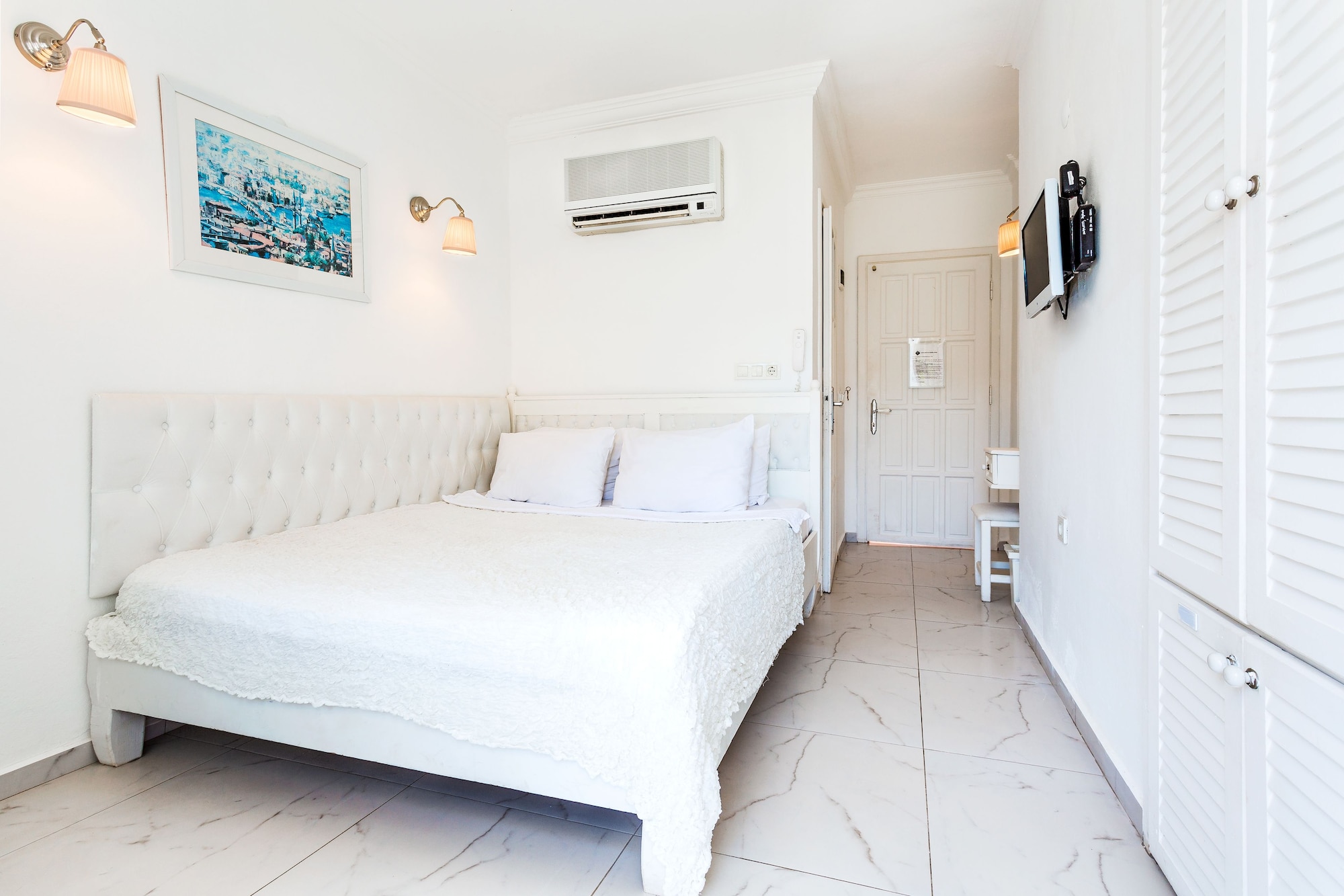 ECONOMY, DOUBLE OR TWIN BED