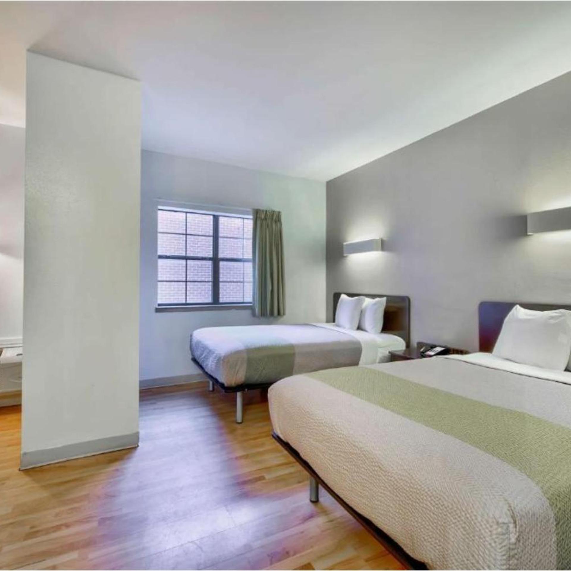 2 Full Bed with kitchenette Non-Smoking