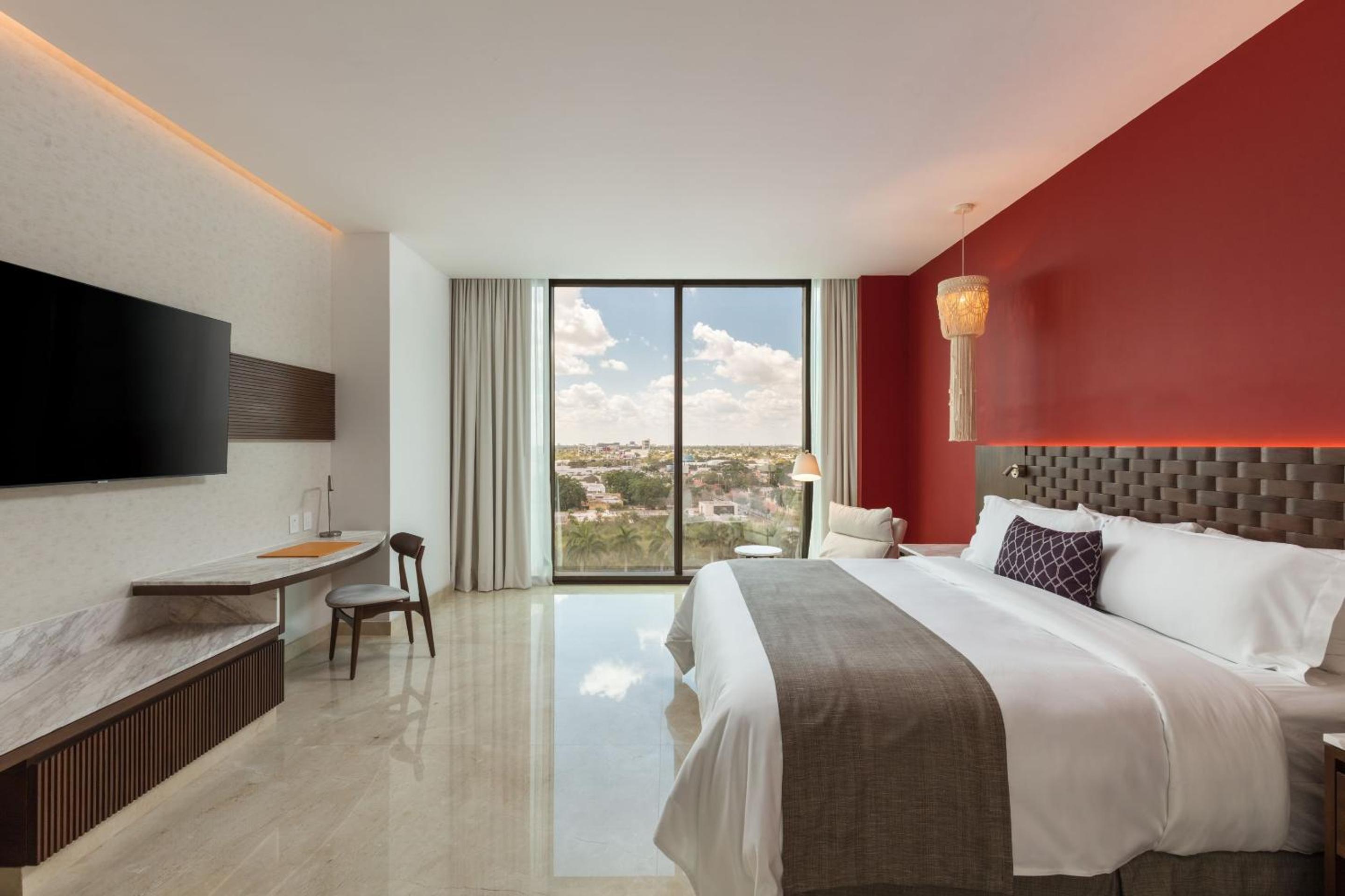 Camino Real Club, King Bed