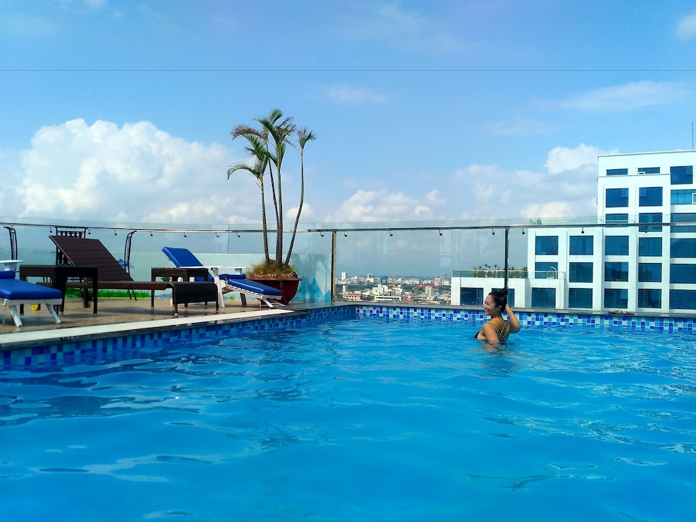 Ritzy Boutique Hotel Da Nang 3/77