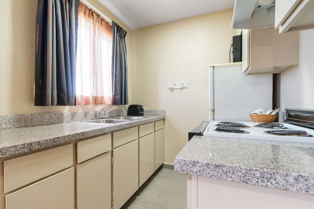 Quality Inn & Suites Crescent City Redwood Coast 50/52