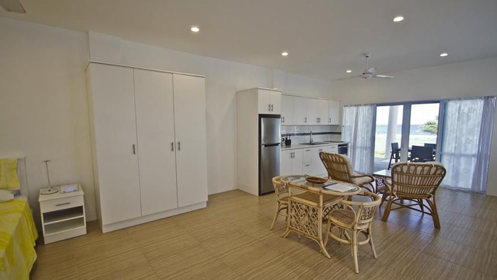 Seaside Beachfront Villas 9/20